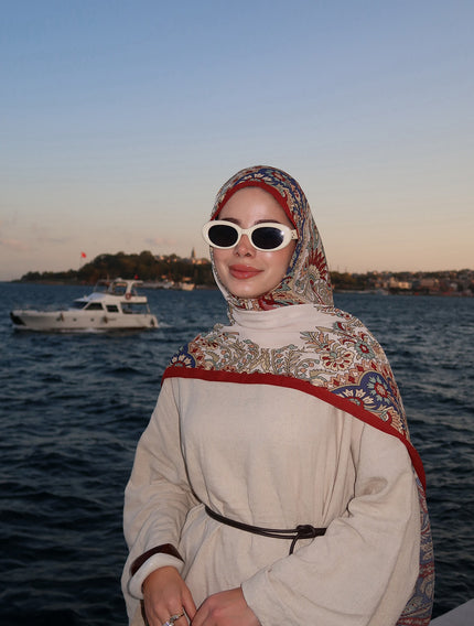 Aida Girls desenli şal kombin örneği